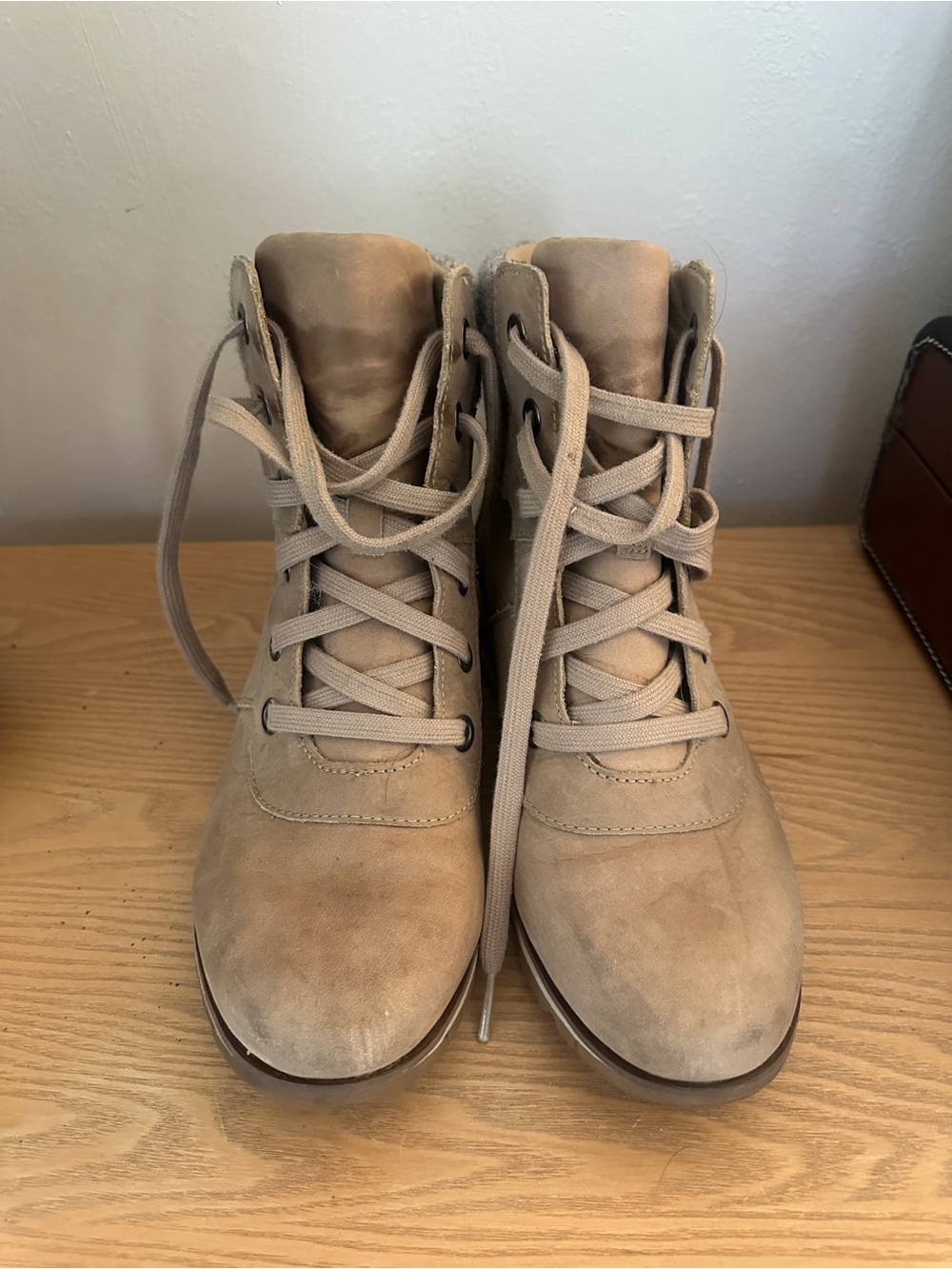 Sorel Women's Lace-Up Ankle Boots in Beige-Tan size 8